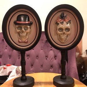 matched pair tabletop skulls from ashland!